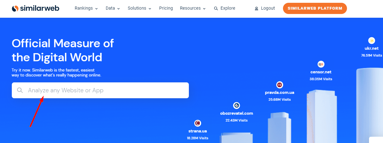 Стартова сторінка Similarweb із полем для аналізу сайту або застосунку