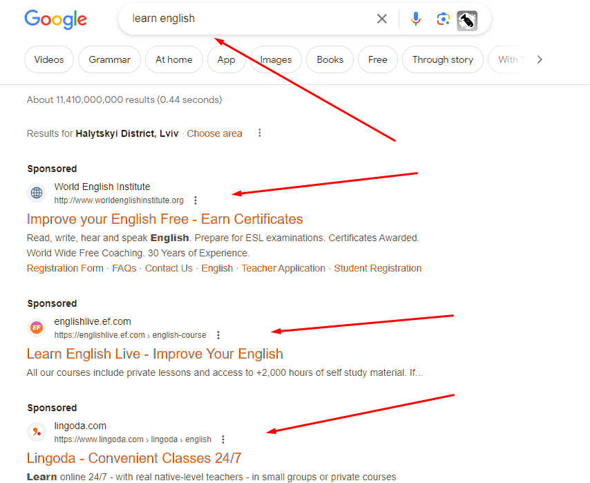 Пошукова видача Google за запитом learn english із трьома рекламними оголошеннями конкурентів